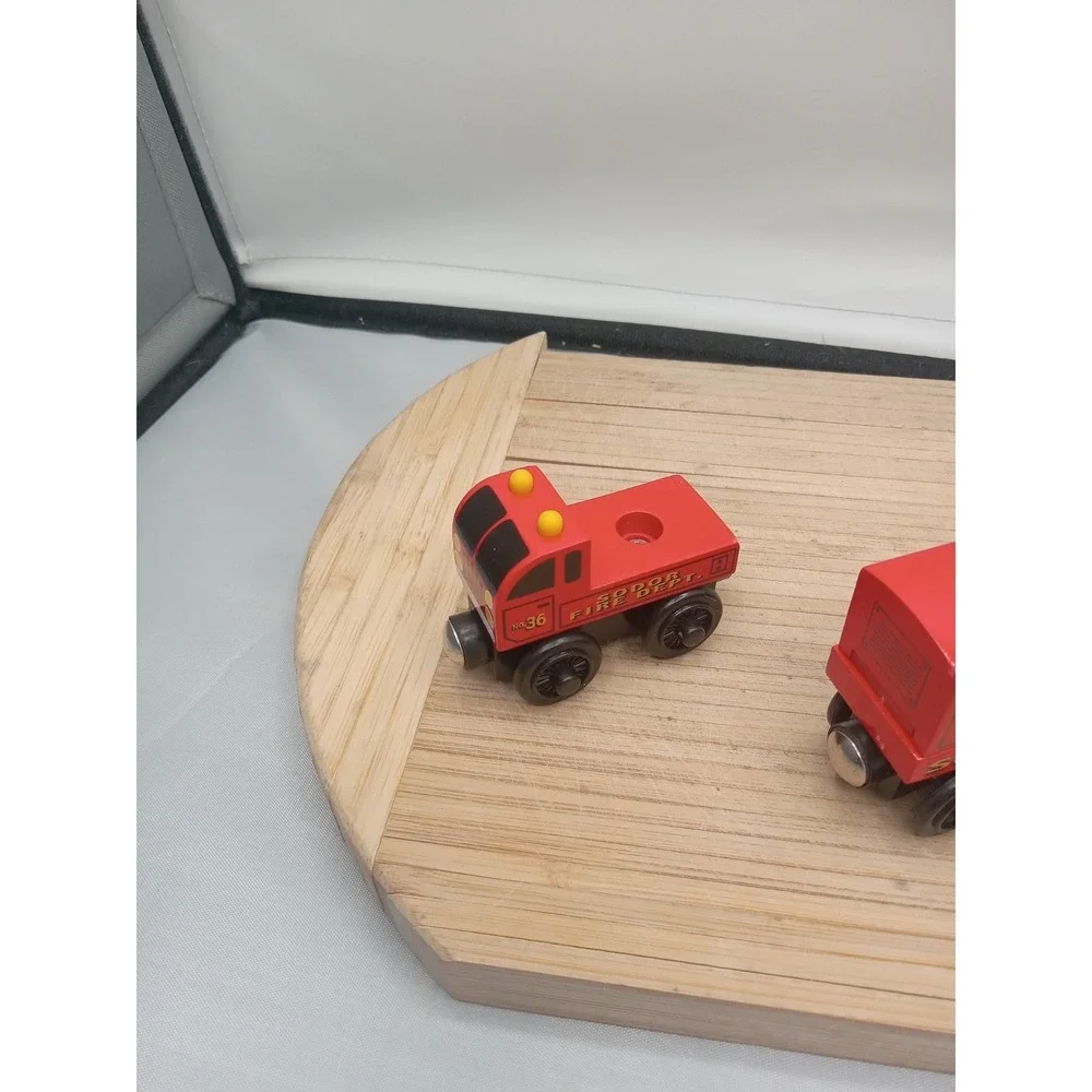 Thomas The Tank Engine  Friends Wooden Railway Sodor Dept 36 FIRE TRUCK& TN Read